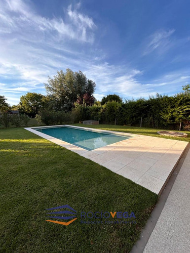 Casa En Venta En Barrio Santa Ana Moreno