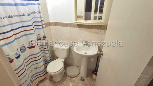 Cómodo Apartamento En Plena Avenida Ribereña De Cabudare. 2 Habitaciones, 2 Baños, Urbanismo Con Triple Seguridad. A Solo 5 Minutos Del Este De Barquisimeto. Mls #25-23252 Pm