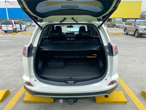 Imagen 24 de 25 de Toyota Rav 4 2017 Street 4x2