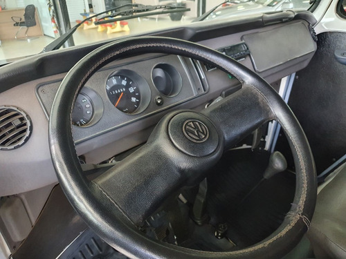 Imagem 13 de 14 de Volkswagen Kombi 1.6 Std 9 Lugares