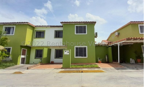 Casa En Venta En Urb Trapiche Villas Cabudare Una Excelente Inversion  R E F  2 - 3 - 1 - 0 - 8 - 8 - 8  Mehilyn Perez