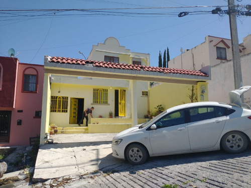 Imagen 3 de 14 de Casa En Calle Cerro Del Peñon, Encinos De La Silla