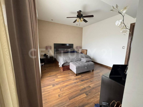 Casa En Venta! En Bosques Del Valle Iv, Chihuahua.