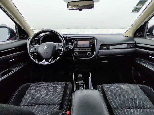 Imagen 10 de 15 de Mitsubishi Outlander 2019 5p Limited L4/2.4 Aut