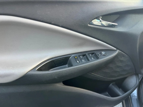 Chevrolet Onix 1.0T Premier Hatch At