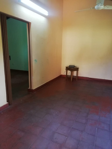 Imagen 6 de 20 de Alquilo Casa En Luque-laurelty Sobre Ruta Principal