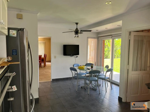 Casa En Venta Y Alquiler En Septiembre, Escobar. 5 Ambientes