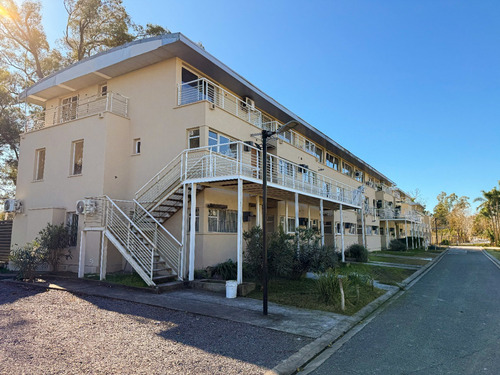 Dúplex Apto Crédito Pilar Con Jardín Propio Condominio Petrel Village