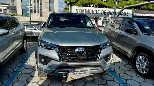 Toyota Hilux SW4 2.8 D-4D TURBO DIESEL SRX 4X4 AUTOMÁTICO