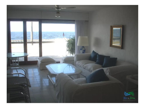Apartamento De 3 Dormitorios Frente Al Mar En Venta Y Alquiler, Peninsula, Punta Del Este.