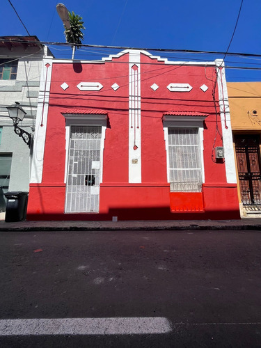 Casa En Venta En Zona Colonial De 266m2 De 5 Habitaciones
