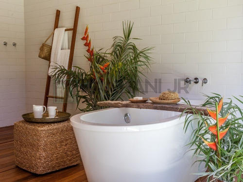 Imagem 22 de 30 de Vendo Casa Em Trancoso - Arquitetura & Design - Av Itabela. Área:1.669 M² Área Construída:885 M² 6 Suítes Com Ar Condicionado, Piscina De Borda - Ba - Ca0005_fanhan