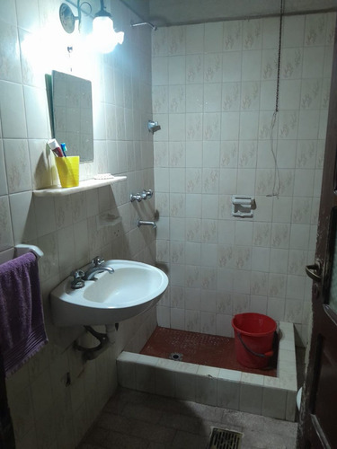 Venta De Casa A Refaccionar En Calle Andes.