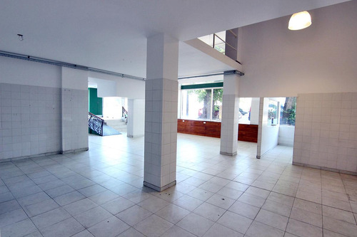 Muy Buen Local En Inmejorable Zona Comercial De Olivos