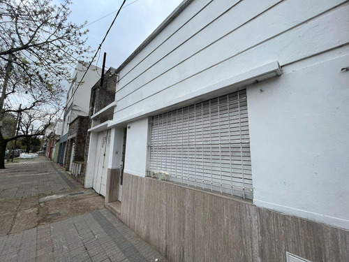 Casa En Venta - 2 Dormitorios 1 Baño - Cocheras - 300mts2 - La Plata
