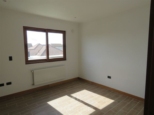 Casa Nueva En Venta De 4 Dorm. En Talca