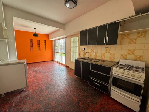 Casa En Venta En Bella Vista, Apto Comercial