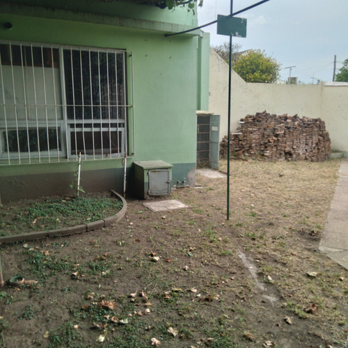 Imagen 16 de 18 de Local Amplio Con Oficina Con Baño Y Dos Vestuarios Con Baños Fondo Libre Con Parrilla.