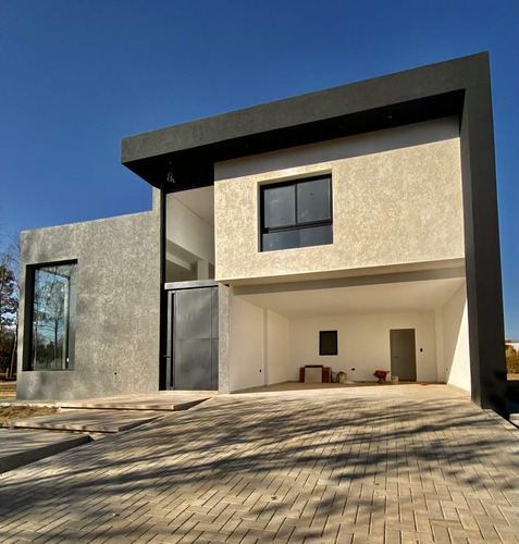 Imagen 1 de 14 de Excelente Casa A Estrenar En Barrio Privado Chacras De La Villa