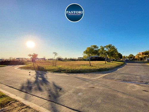 Venta De Lote - Puertos Del Lago - 662.88 Mts