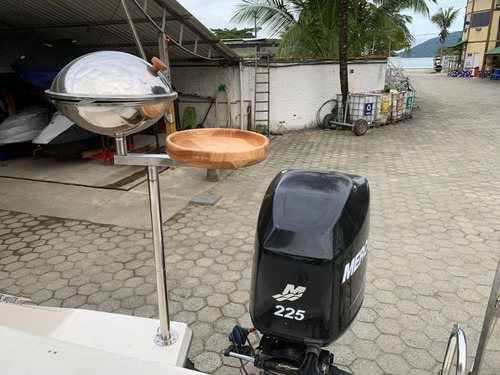 Lancha Cabinada Com Wc