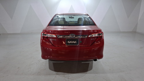Toyota Camry 2.5 XLE L4 6AT