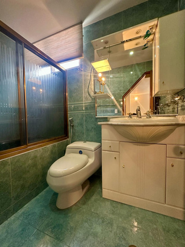 Casa En Venta Urb. Colinas De Santa Mónica Caracas. La.