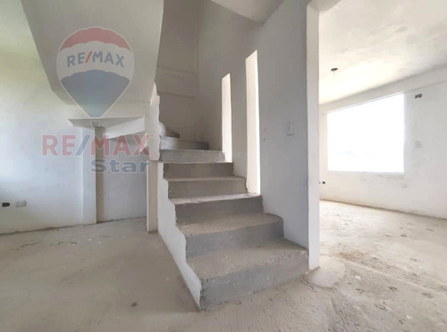 Imagen 2 de 9 de Venta De Hermoso Townhouse En Obra Blanca En Villa Veneto, Piedad Norte Palavecino.
