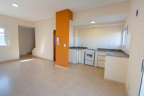 Imagen 8 de 30 de Duplex Tipo Casa Venta -165 Mts 2 Terreno-cochera - Berisso