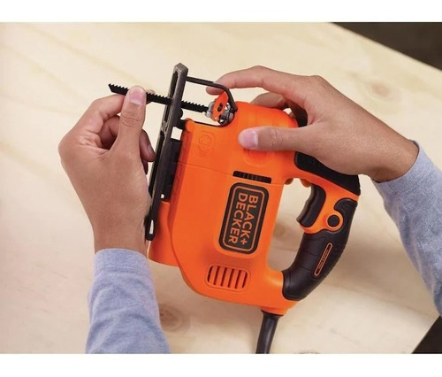 Sierra Caladora, 4.5 A. Vástago En T O U Black & Decker.