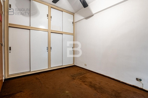 Departamento De 5 Ambientes Con Dependencia De Servicio, Cochera Y Baulera En Venta En Recoleta