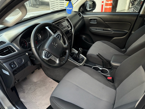 Mitsubishi L200 2.4 Cabina Doble 4x2 Mt