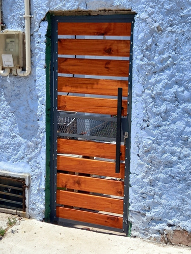 Imagen 5 de 7 de Portones En Hierro Y Madera
