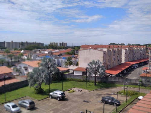 Imagen 17 de 22 de Pent-house En Venta En Urb. Arivana, Conj. Res. Kamila Suites