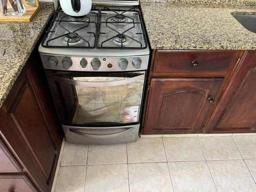 Imagen 8 de 25 de Challet En 2 Plantas , 3 Dorm , Hermoso Jardin, Cerca De Av Del Libertador