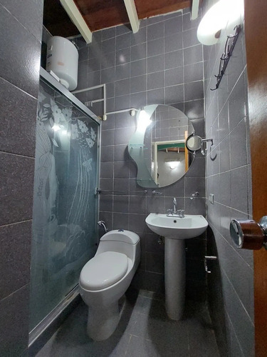 Imagen 17 de 27 de Casa En Venta Urb Las Amazonas Santa Rita 04141291645