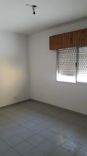 Alquilo Amplio Departamento 2 Amb. C/ Patio G Catan, Barrio Independencia