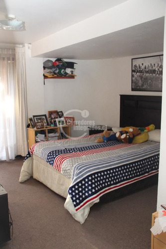 Casa En Venta De 5 Dorm. En Las Condes