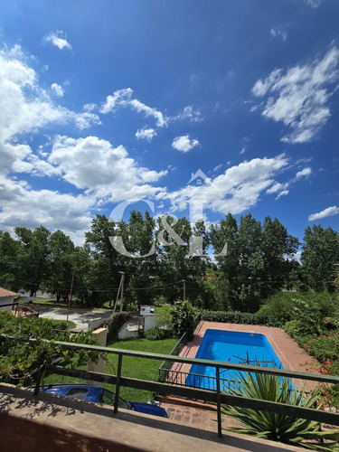 Casa Esquina De 3 Dormitorios Con Pileta Frente Al Rio En Playas De Oro, Villa Carlos Paz