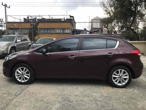 Imagen 14 de 14 de Kia Forte 2.0 Hb Ex At 2018