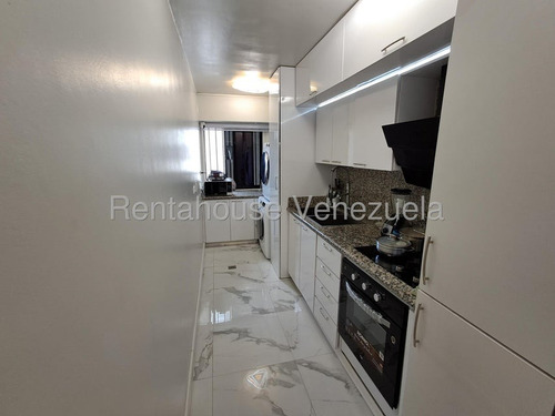 Bello, Moderno, Remodelado, Excelente Vista. 25-24297
