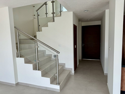 Ambiente Tranquilo, Amplio Jardín- La Vista Residencial