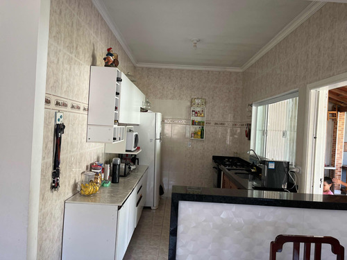 Casa Linda Com 3 Quartos E 2 Banheiros