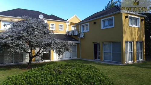 Imagen 1 de 24 de Hermosa Casa De 5 Ambientes Quincho Con Playrrom En Barrio Septiembre