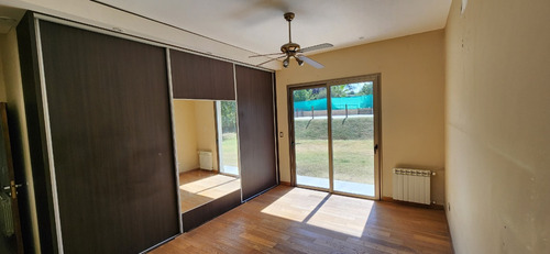 Venta Casa Amplia Y Funcional / Barrio Cerrado / 3 Dorm