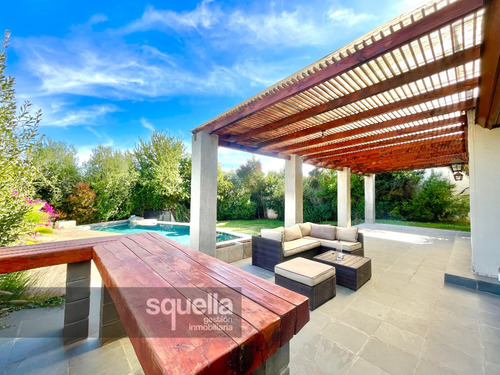 Casa Condominio Arriendo - 6d+4b, Salita, Quincho Y Piscina
