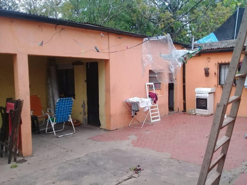 Casa En Venta - 2 Dormitorios 1 Baño - Patio - 370 Mts2 - Burzaco