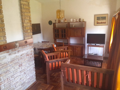 Excelente Y Luminosa Casa. Sólo Está Publicada En Mercado Libre Y No Se Alquila Anual.