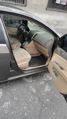 Nissan Sentra 2.0 Custom Cvt