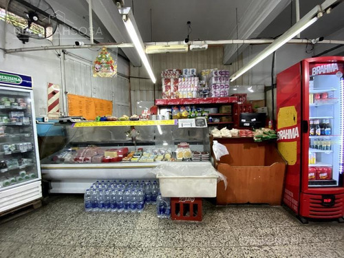 Imagen 5 de 6 de Excelente Propiedad Local En Esquina Ubicado Frente A La Comisaría!